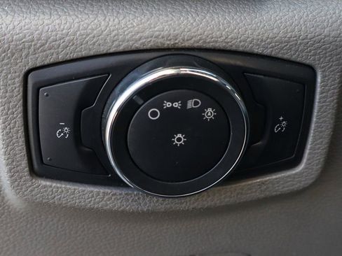 Used 2017 Ford F550 2WD Regular Cab Super Duty image 28