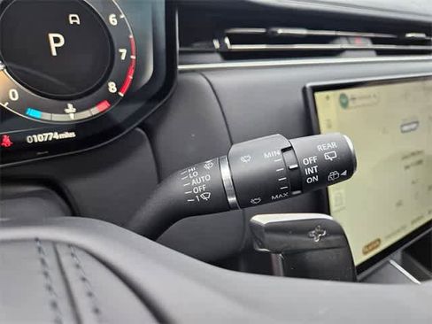 Used 2025 Land Rover Range Rover SE image 28