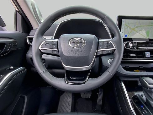 Used 2026 Toyota Highlander Platinum AWD/4WD image 6