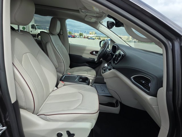 Used 2019 Chrysler Pacifica Limited w/ Advanced Safetytec Group FWD image 33