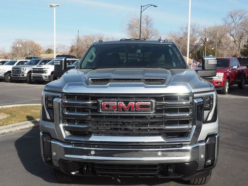 Used 2024 GMC Sierra 2500 SLT w/ SLT Premium Package image 2