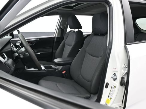 Used 2025 Toyota RAV4 XLE w/ Convenience Package FWD image 10