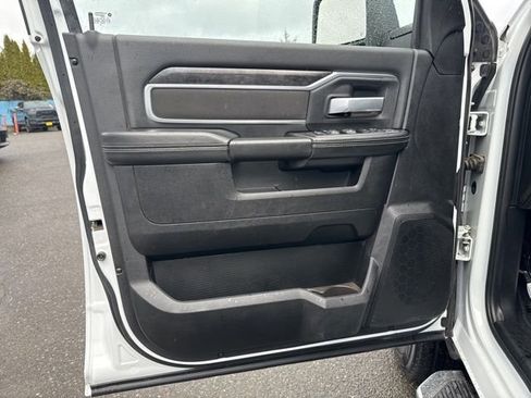 Used 2024 RAM 3500 Big Horn AWD/4WD image 33