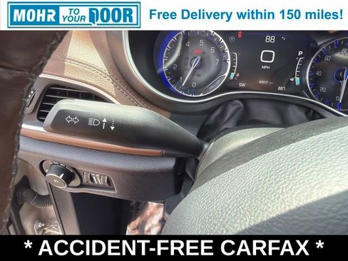 Used 2019 Chrysler Pacifica Limited w/ Advanced Safetytec Group FWD image 18