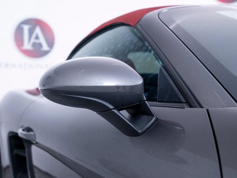 Used 2019 Porsche 718 Boxster RWD image 13