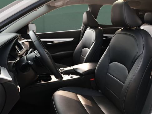 Used 2021 INFINITI QX50 Luxe w/ Accent Package FWD image 2