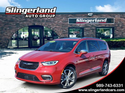 Used 2024 Chrysler Pacifica Pinnacle AWD/4WD image 1