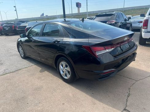 Used 2023 Hyundai Elantra SE FWD image 3