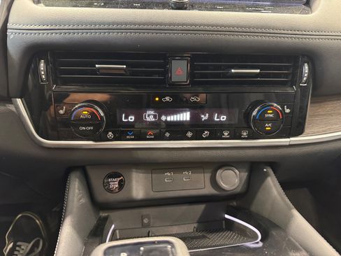Used 2025 Nissan Rogue Platinum w/ Tech Package AWD/4WD image 18
