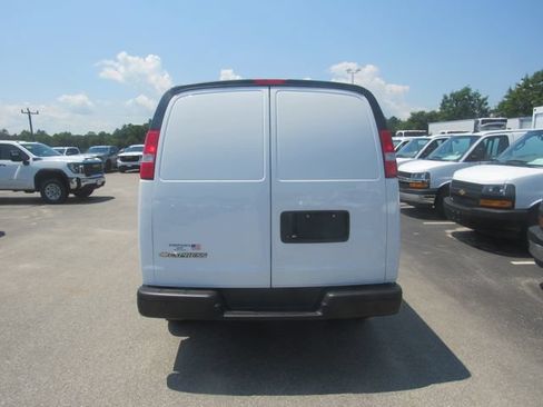 Used 2025 Chevrolet Express 2500 w/ Driver Convenience Package RWD image 5