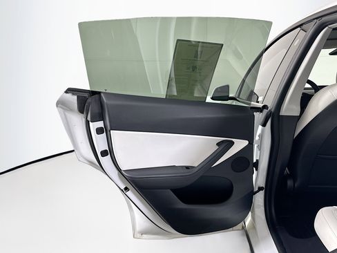 Used 2021 Tesla Model Y Long Range image 25