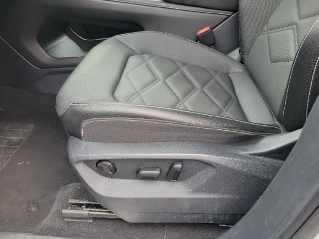 Used 2025 Volkswagen Atlas SE AWD/4WD image 13