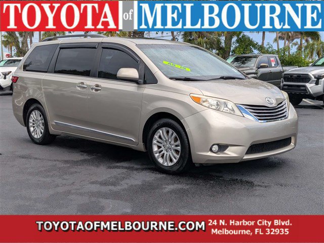Used 2017 Toyota Sienna XLE FWD image 1