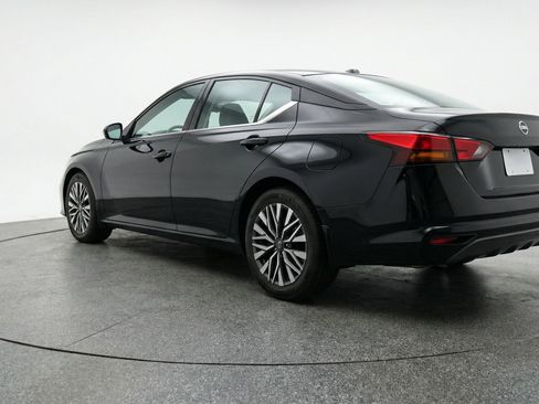 Used 2025 Nissan Altima 2.5 SV FWD image 6