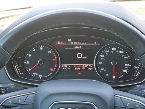 Used 2023 Audi Q5 Premium w/ Convenience Package image 23