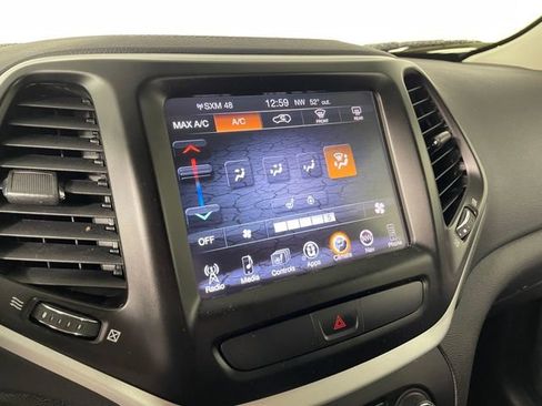 Used 2018 Jeep Cherokee Latitude Plus w/ Cold Weather Group AWD/4WD image 7