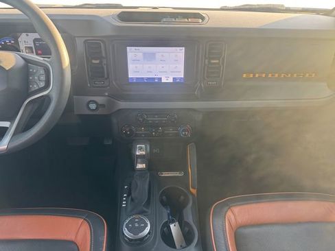 Used 2021 Ford Bronco Base image 11