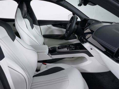 Used 2025 Aston Martin DBX 707 image 33