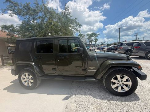 Used 2015 Jeep Wrangler Unlimited Sahara w/ Connectivity Group AWD/4WD image 3
