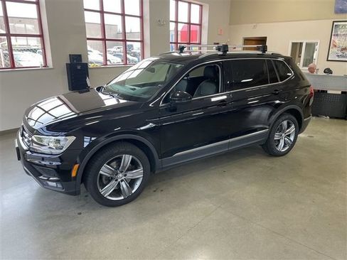 Used 2020 Volkswagen Tiguan SE AWD/4WD image 3