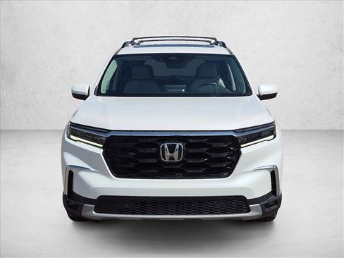 Used 2024 Honda Pilot Touring image 2