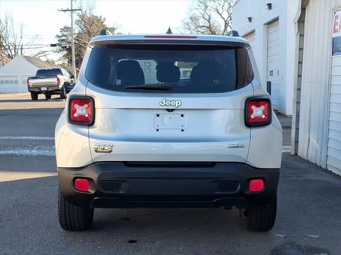 Used 2015 Jeep Renegade Latitude w/ Popular Equipment Group image 4