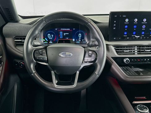 Used 2025 Ford Explorer Platinum w/ LUX Leather Package AWD/4WD image 18