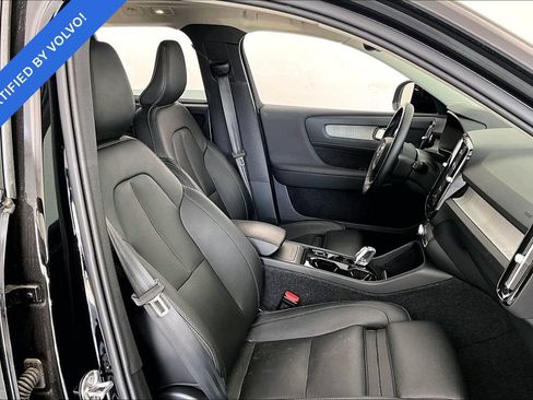 Used 2025 Volvo XC40 B5 Plus AWD/4WD image 8