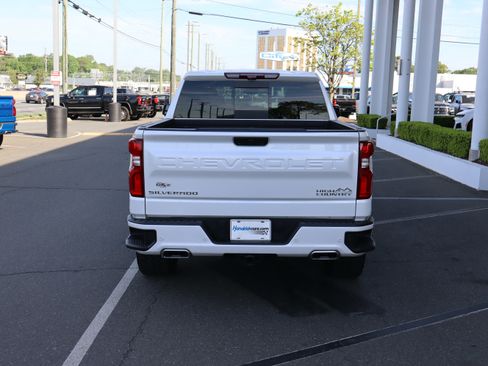Used 2024 Chevrolet Silverado 1500 High Country w/ High Country Premium Package AWD/4WD image 9