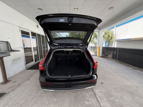 Used 2025 Volvo V60 B5 Cross Country Plus image 31