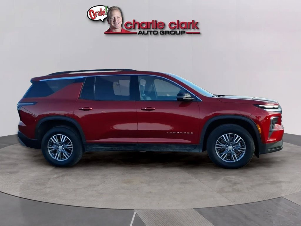 Used 2026 Chevrolet Traverse LT FWD image 6