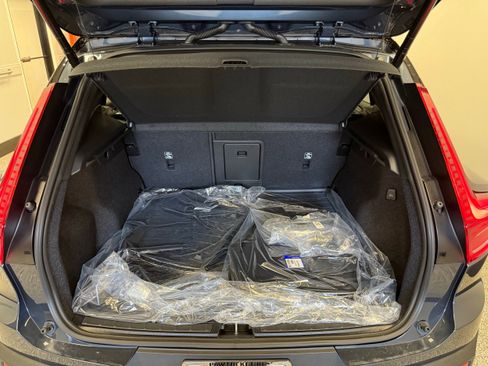 New 2026 Volvo XC40 B5 Ultra w/ Protection Package Premier image 34