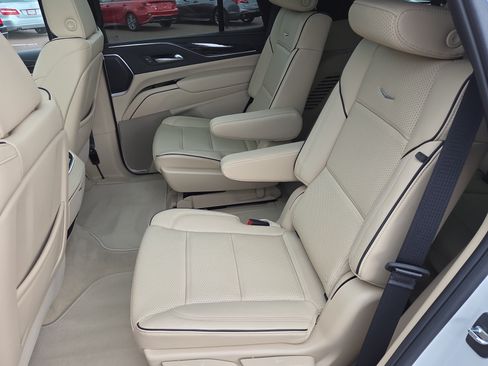Used 2024 Cadillac Escalade Premium Luxury w/ Performance Package AWD/4WD image 20