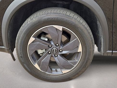 Used 2025 Nissan Rogue SV FWD image 10