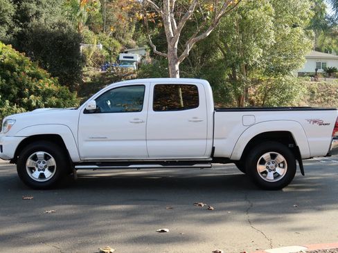 Used 2013 Toyota Tacoma PreRunner w/ TRD Sport Pkg image 3