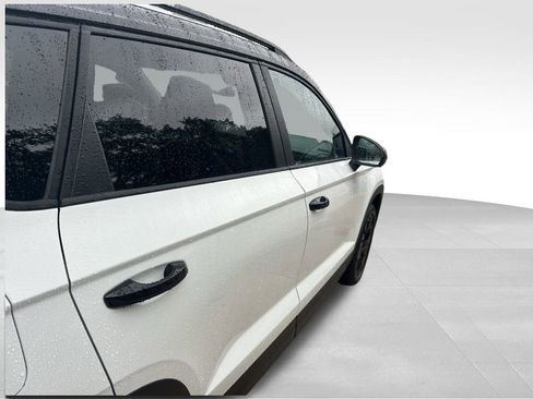 New 2026 Volkswagen Taos SE image 32