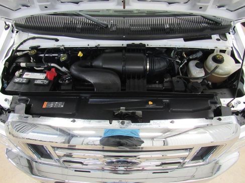 Used 2019 Ford E-450 and Econoline 450 Super Duty w/ Power Windows & Locks Group RWD image 39