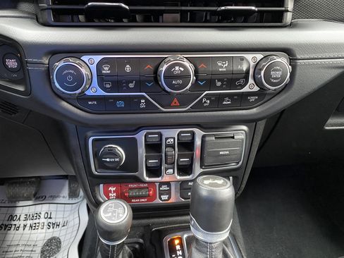 Used 2024 Jeep Wrangler Unlimited Rubicon 4xe image 30