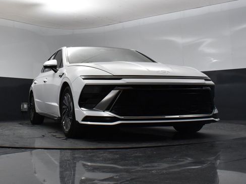 Used 2025 Hyundai Sonata Limited image 30