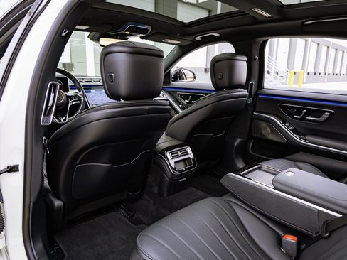 Used 2022 Mercedes-Benz S 580 4MATIC Sedan w/ AMG Line Package image 33