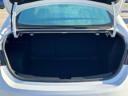 Used 2024 Chevrolet Malibu LT image 11