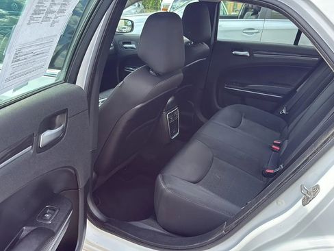 Used 2019 Chrysler 300 Touring w/ Chrome Appearance Package image 26