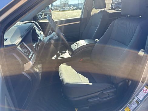 Used 2019 Toyota Highlander LE image 10