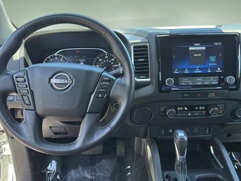 Used 2024 Nissan Frontier SV w/ SV Convenience Package RWD image 10