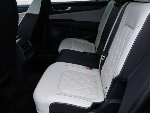 Used 2024 Volkswagen Atlas Cross Sport SEL Premium R-Line AWD/4WD image 24