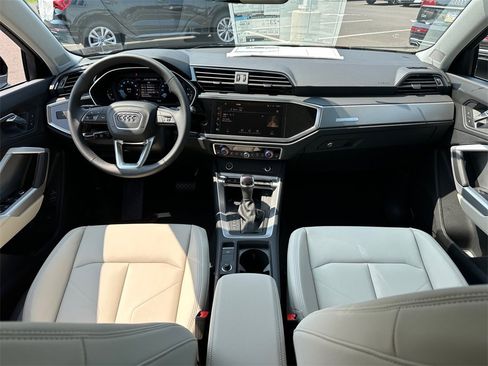 New 2025 Audi Q3 2.0T Premium image 11