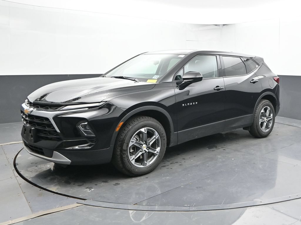 Used 2025 Chevrolet Blazer LT FWD image 8