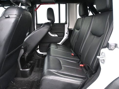 Used 2017 Jeep Wrangler Unlimited Rubicon AWD/4WD image 10