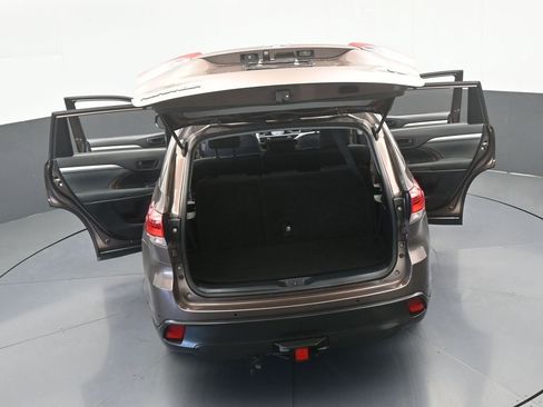 Used 2019 Toyota Highlander LE FWD image 65