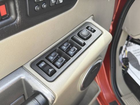 Used 2003 HUMMER H2 w/ Preferred Equipment Group AWD/4WD image 38